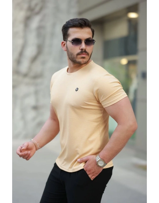 Erkek Bisiklet Yaka Arma Detaylı Basic Kısa Kollu Tişört