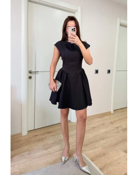 ırt Dekolteli Çan Detaylı ini Elbise  iyah