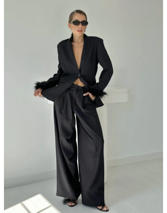Siyah Kol Ucu Tüylü Ceket  Pantolon Takım