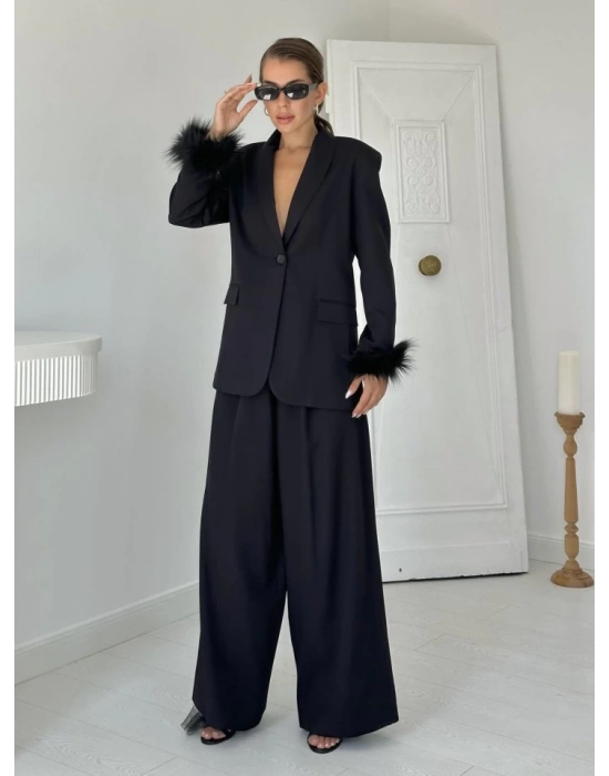 Siyah Kol Ucu Tüylü Ceket  Pantolon Takım