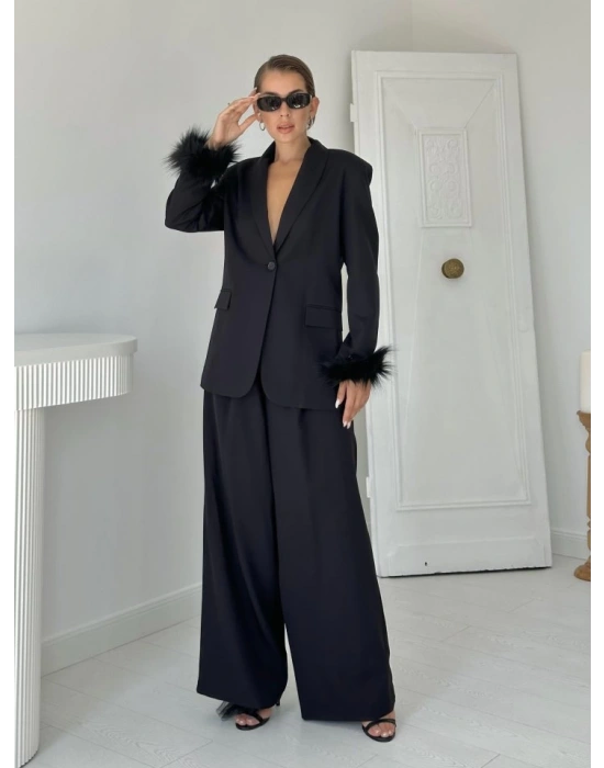 Siyah Kol Ucu Tüylü Ceket  Pantolon Takım