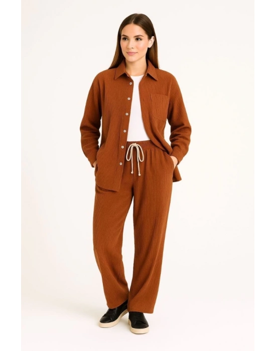 Kadife Oversize Takım – Gömlek Ve Pantolon İkili et Füme Corduroy Şıklığı, Rahat Ve Zarif Duruş Yumuşak Dokulu Kadife Kumaş, Düğmeli Gömlek Üst Ve astikli Pantolon Alt Parça Ile Gün Boyu Konfor Kiremit