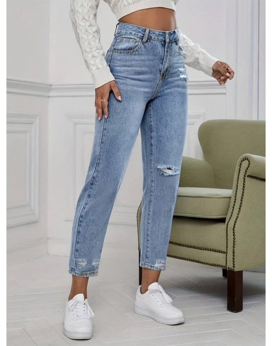 Kadın Açık Mavi Yırtık Mom Fit Kot Pantolon