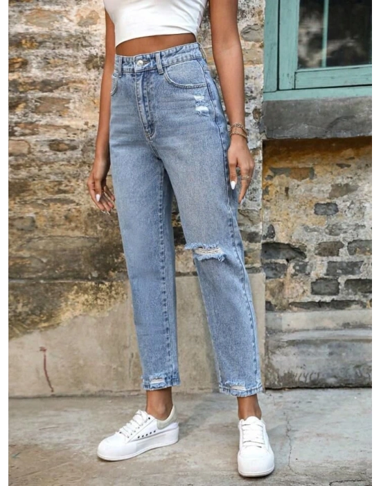 Kadın Açık Mavi Yırtık Mom Fit Kot Pantolon