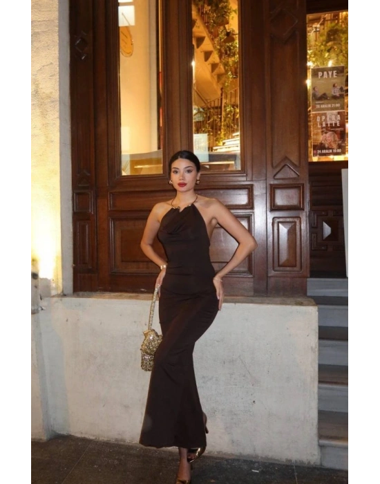 Kadın Aksesuarlı Halter Yaka ırt Dekolte Detay axi Boy Elbise