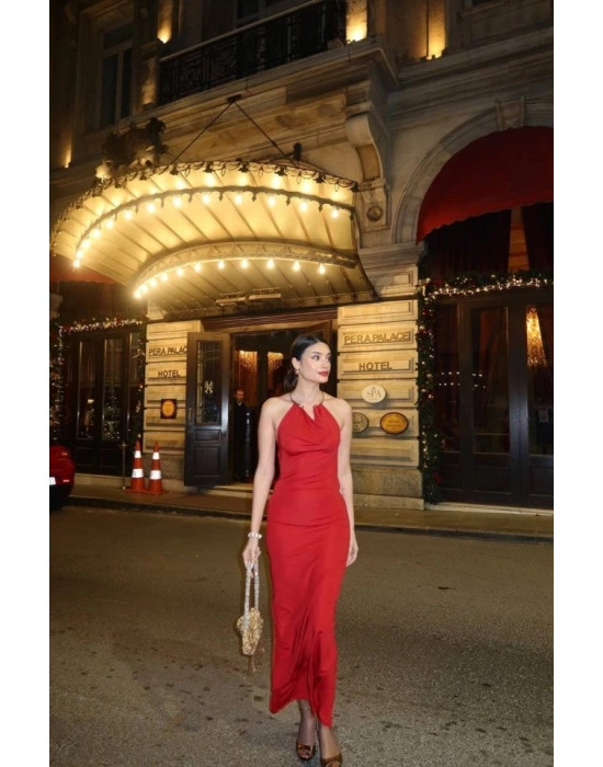 Kadın Aksesuarlı Halter Yaka ırt Dekolte Detay axi Boy Elbise