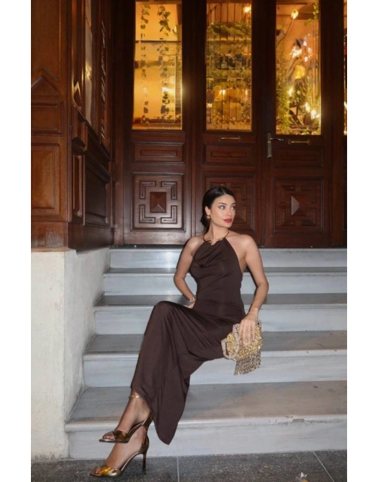 Kadın Aksesuarlı Halter Yaka ırt Dekolte Detay axi Boy Elbise