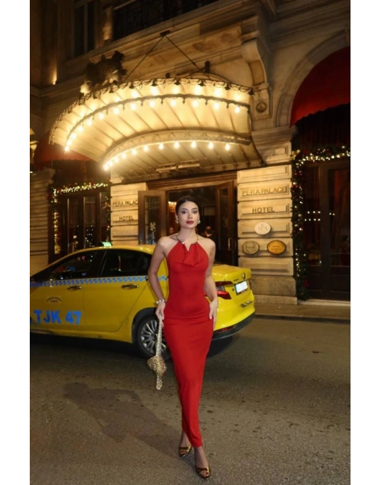 Kadın Aksesuarlı Halter Yaka ırt Dekolte Detay axi Boy Elbise