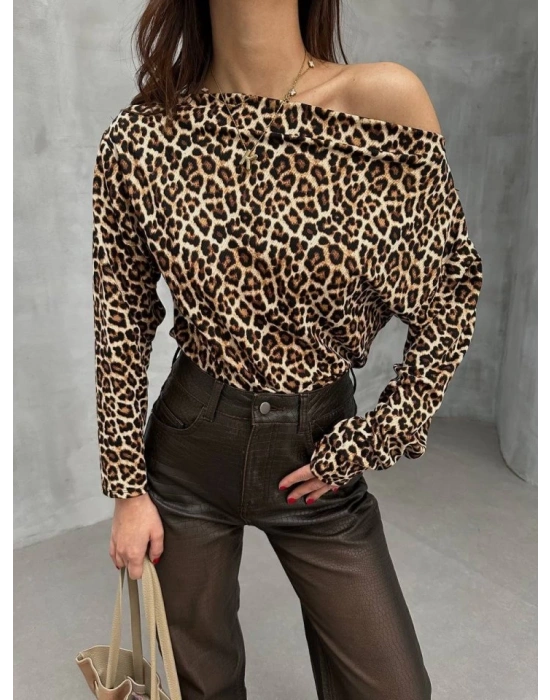 Kadın Leopar Desenli Düşük Omuzlu Bluz