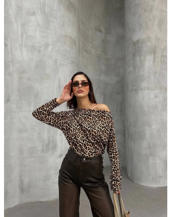 Kadın Leopar Desenli Düşük Omuzlu Bluz