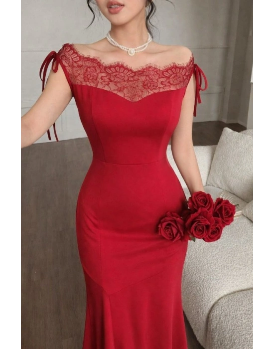 Kadın Göğüs Ve Yakası Dantel Detaylı Kayık Yaka Görünümlü Uzun Ithal Krep Elbise