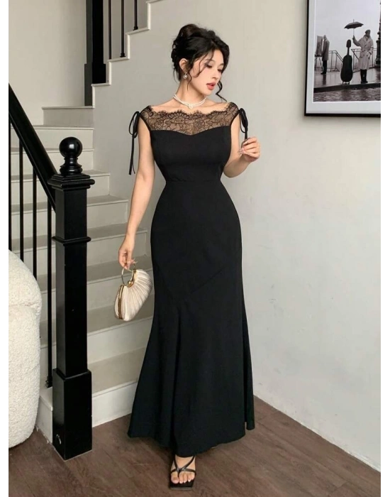 Kadın Göğüs Ve Yakası Dantel Detaylı Kayık Yaka Görünümlü Uzun Ithal Krep Elbise