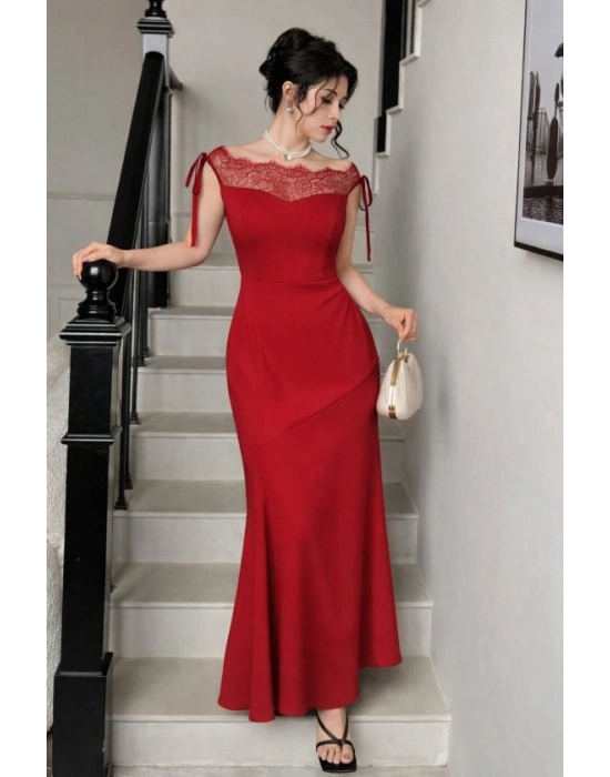 Kadın Göğüs Ve Yakası Dantel Detaylı Kayık Yaka Görünümlü Uzun Ithal Krep Elbise