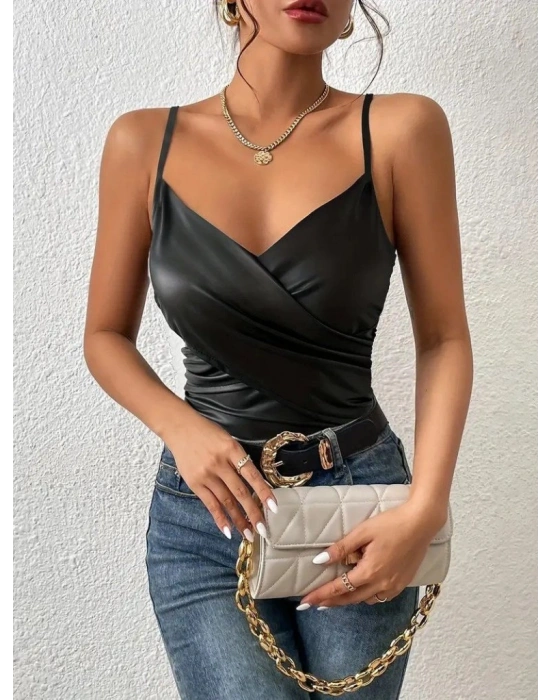 Kadın Ip Askılı Geniş V Yakalı Deri Bluz