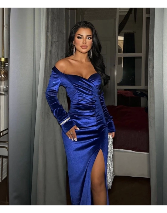 Kadın Kadife Kumaş Kalp Yaka Yırtmaç Detaylı Maxi Boy Elbise