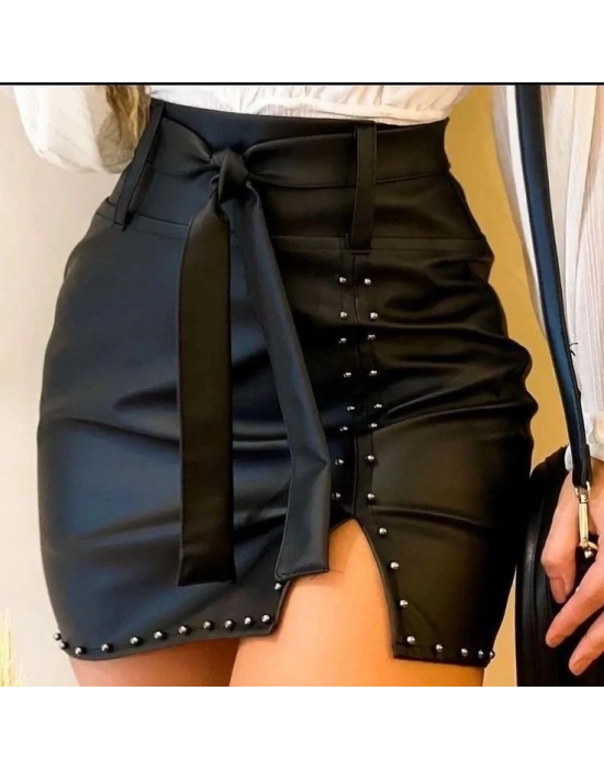 Kadın Kalın Kemerli Kuşaklı Bir Tarafı Taşlı Küçük Yırtmaçlı Deri Mini Etek