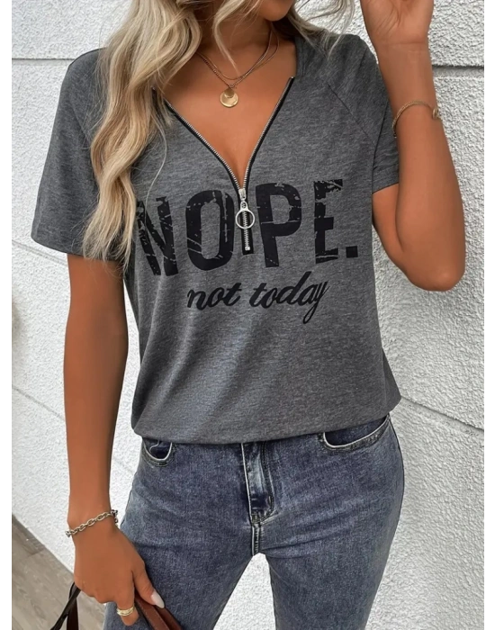 Kadın Kısa Kollu önden Fermuarlı Yazı Baskılı Viskon Bluz