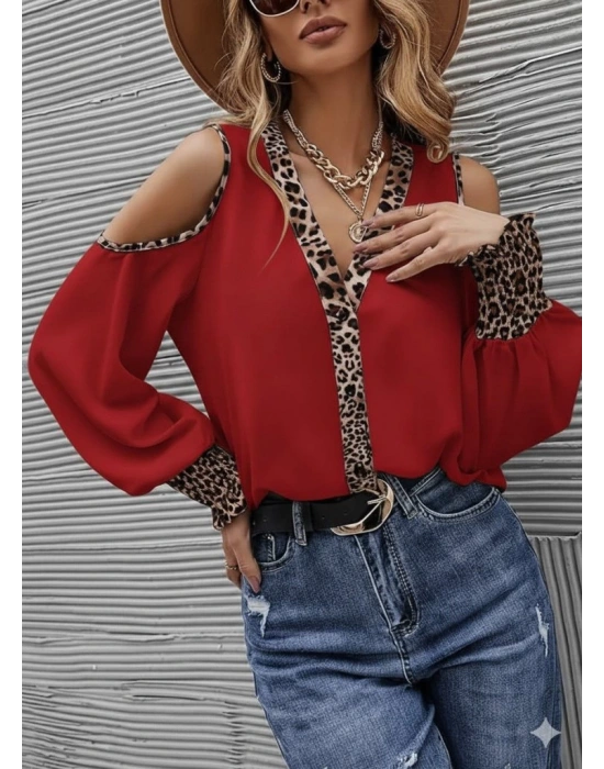 Kadın Omuzlardan Açık Yakalı önden Düğmeli Leopar Detaylı Sandy Bluz