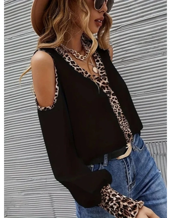 Kadın Omuzlardan Açık Yakalı önden Düğmeli Leopar Detaylı Sandy Bluz