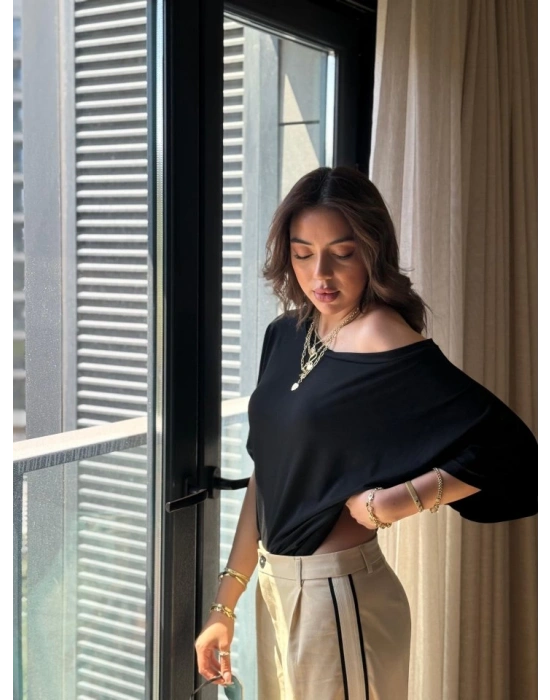 Kadın Tek Omuzu Açık Kısa Kollu Salaş Viskon Bluz