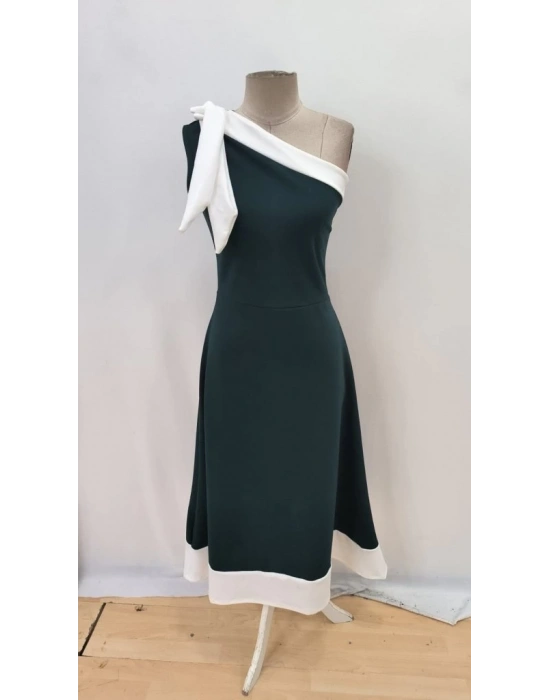 Kadın Tek Omuzu Açık Omuzlardan Kurdela Detaylı çift Renkli Ithal Krep Elbise