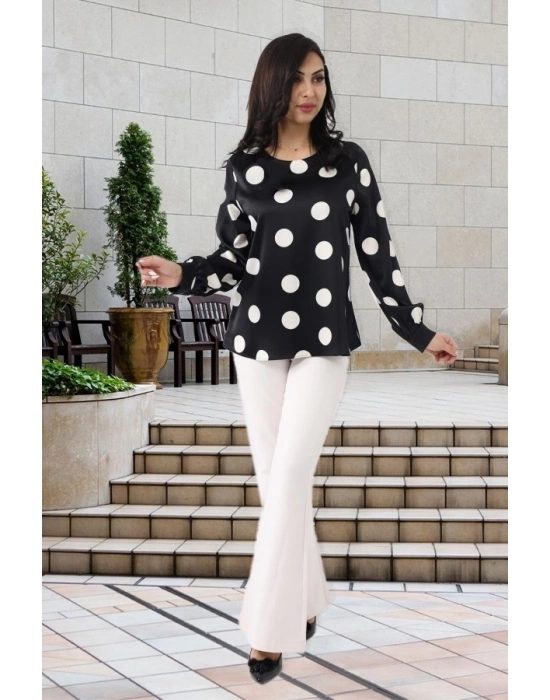 Kadın Uzun Kollu Bisiklet Yaka Kollar Geniş Kol Ağzı Manşetli Iki Düğmeli Detay Krep Bluz