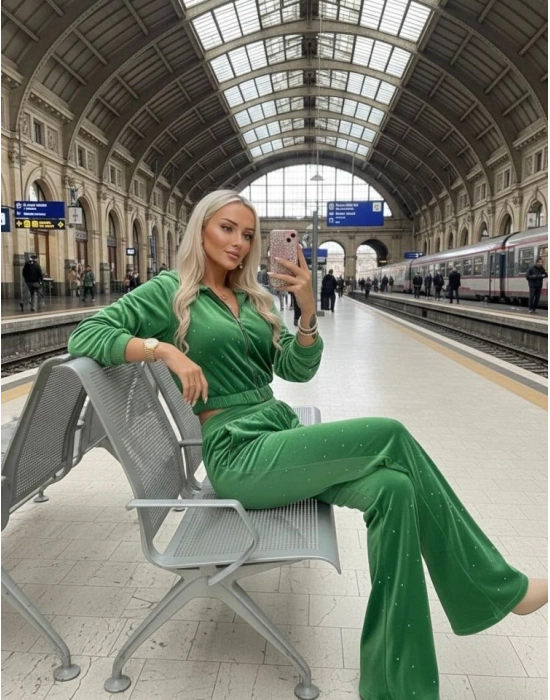 Kadın Uzun Kollu Kapüşon Ve Taş Işleme Detay Kadife Kumaş Ceket Pantolon Ikili Takım