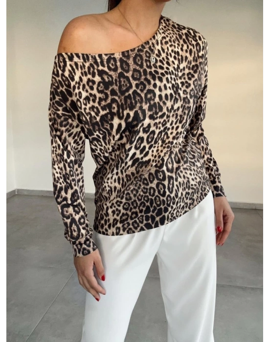 Kadın Uzun Kollu Kayık Yaka Detay Leopar Desen Bluz