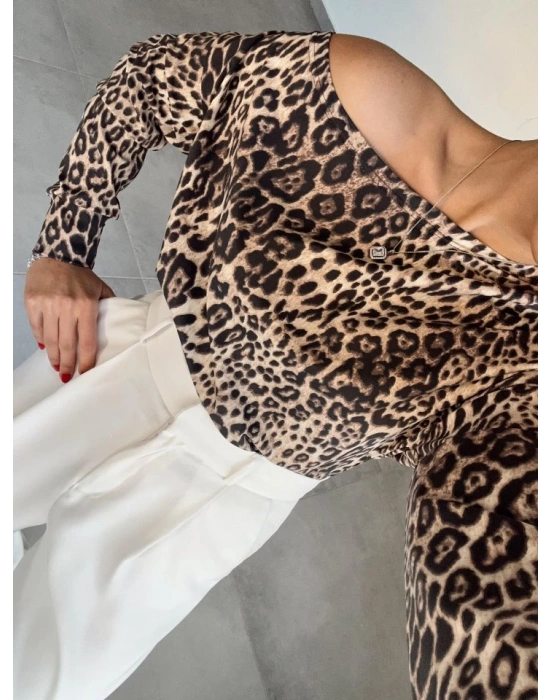 Kadın Uzun Kollu Kayık Yaka Detay Leopar Desen Bluz