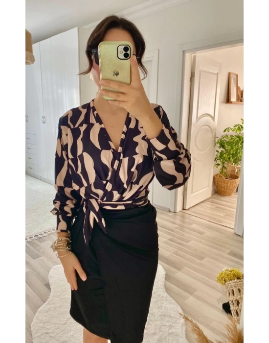 Kadın Uzun Kollu Kruvaze Yaka Dijital Baskılı Fiyonk Detay Dalgıç Kumaş Elbise