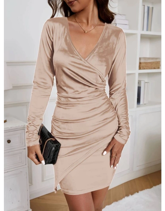 Kadın Uzun Kollu Kruvaze Yaka Kısa Kadife Elbise