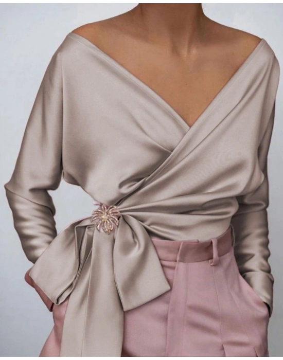 Kadın Uzun Kollu Kruvaze Yaka Toka Detay Bluz