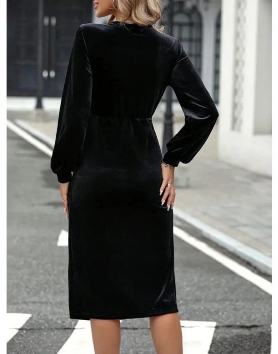 Kadın Uzun Kollu Kruvaze Yaka Yanlardan Büzgü Detaylı Yırtmaçlı Kadife Elbise