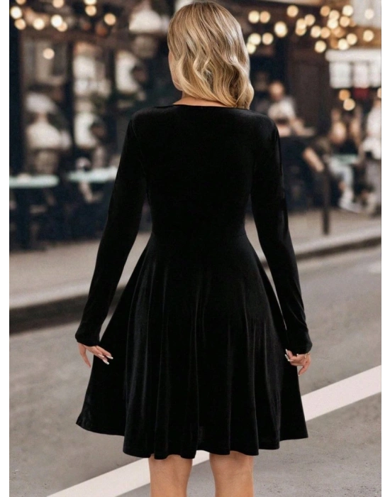 Kadın Uzun Kollu Kruvaze Yakalı Toka Detaylı Mini Kadife Elbise