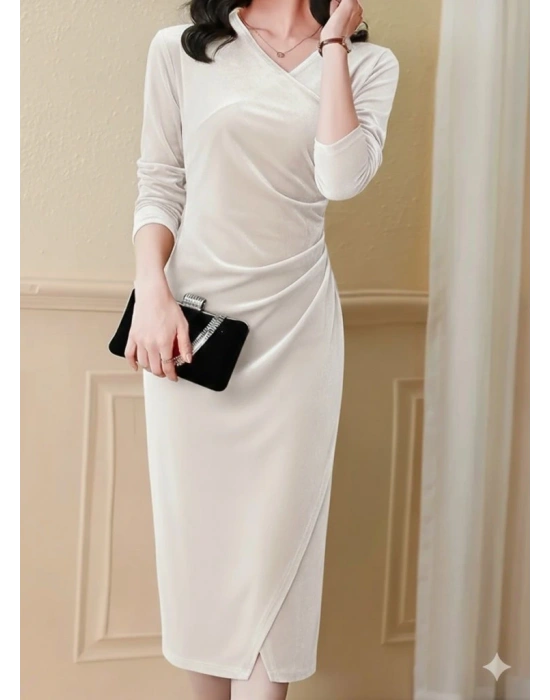 Kadın Uzun Kollu Kruvaze Yakalı Yandan Büzgülü önden çapraz Detaylı Midi Kadife Elbise