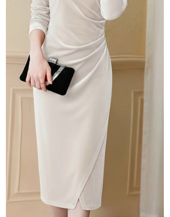 Kadın Uzun Kollu Kruvaze Yakalı Yandan Büzgülü önden çapraz Detaylı Midi Kadife Elbise