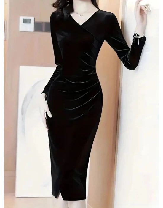 Kadın Uzun Kollu Kruvaze Yakalı Yandan Büzgülü önden çapraz Detaylı Midi Kadife Elbise