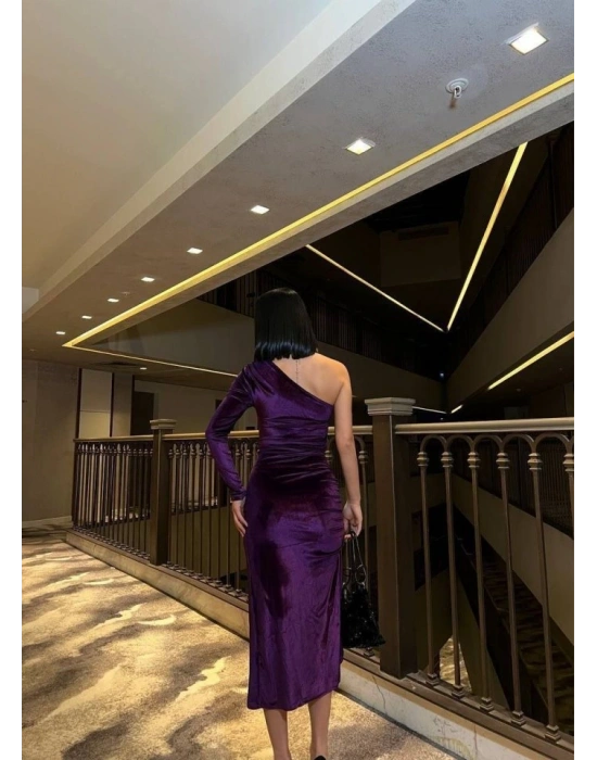 Kadın Uzun Kollu Omuz Dekolteli Büzgü Ve Asimetrik Yırtmaç Detay Elbise