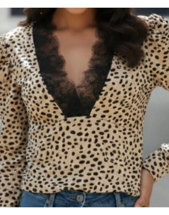 Kadın Uzun Kollu önden Derin Dantel Yaka Leopar Desenli Dalgıç Bluz