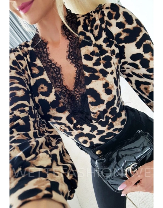 Kadın Uzun Kollu önden Derin Dantel Yaka Leopar Desenli Dalgıç Bluz