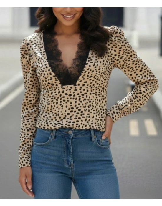 Kadın Uzun Kollu önden Derin Dantel Yaka Leopar Desenli Dalgıç Bluz