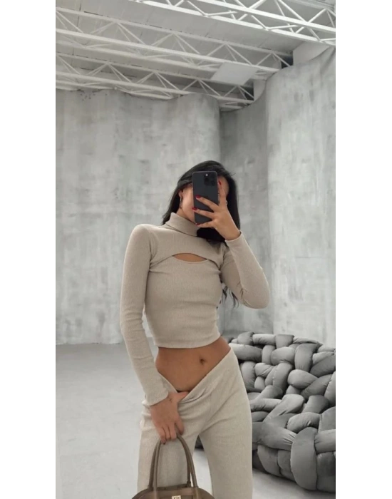 Kadın Uzun Kollu Pencere Detay Göğüs Dekolteli Bluz Ve Bol Paça Pantolon Ikili Takim