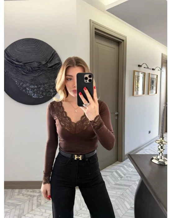 Kadın Uzun Kollu V Yaka Dantel Güpür Detay Bluz