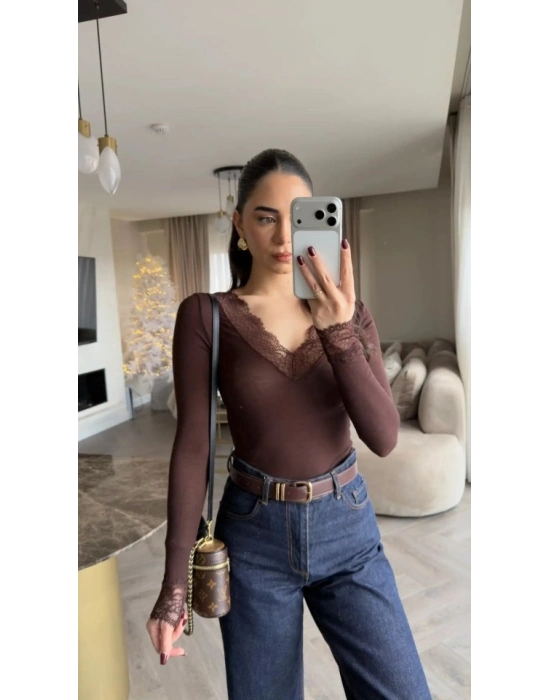 Kadın Uzun Kollu V Yaka Dantel Güpür Detay Bluz