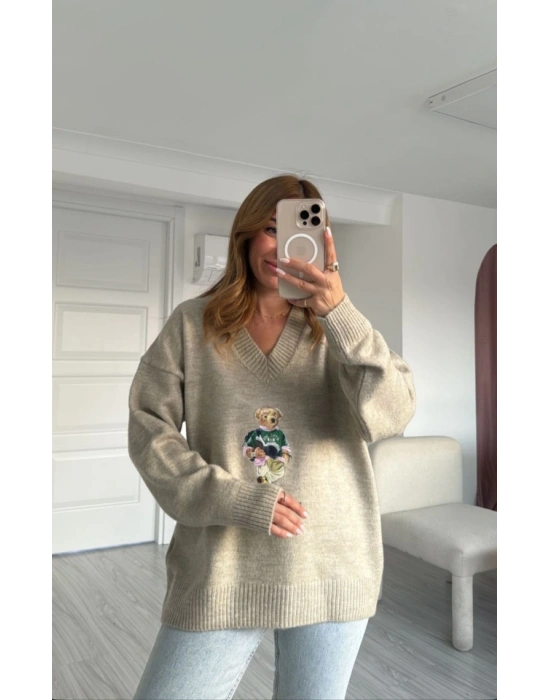 Kadın Uzun Kollu V Yaka Efsane Yumoş Kumaş Ayıcık Baskılı Kazak