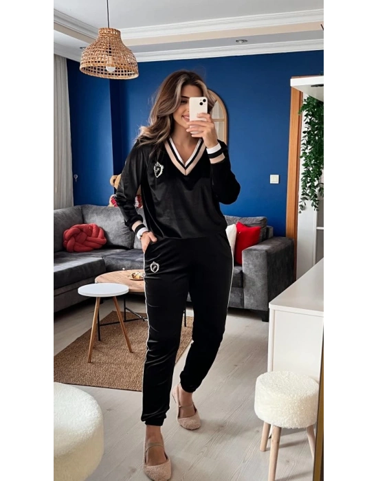 Kadın Uzun Kollu V Yaka Yakası Ve Kol Ağzı şerit Detay Armalı Kadife Takım