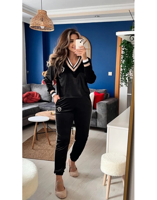 Kadın Uzun Kollu V Yaka Yakası Ve Kol Ağzı şerit Detay Armalı Kadife Takım