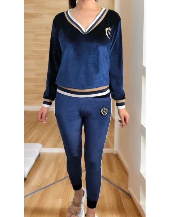 Kadın Uzun Kollu V Yaka Yakası Ve Kol Ağzı şerit Detay Armalı Kadife Takım