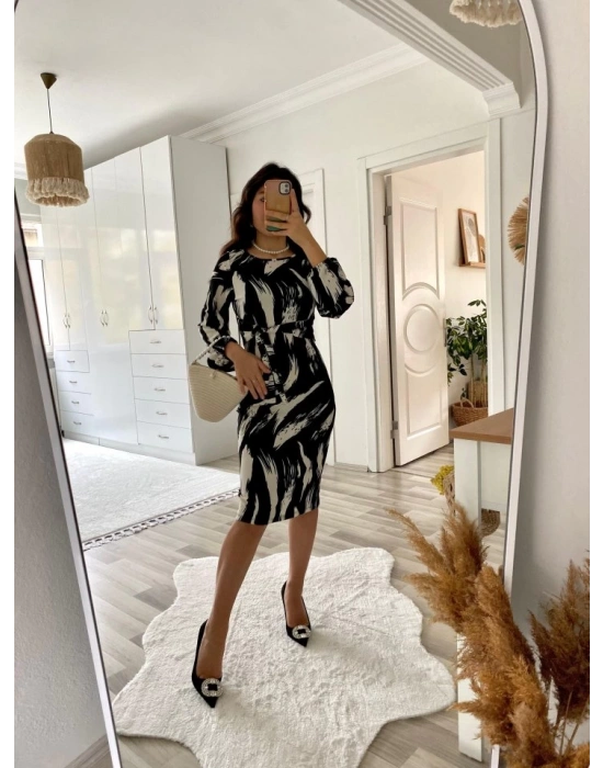 Kadın Uzun Kollu Yuvarlak Yaka Belden Kuşaklı Hazır Desenli Midi Krep Elbise