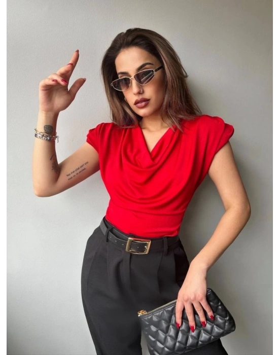 Kadın V Yaka Vatka Detay Kolsuz Dökümlü Bluz